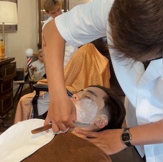 cạo râu khăn nóng, barber, barbershop, tiệm tóc nam, cắt tóc nam, tiệm hớt tóc, hớt tóc nam, tóc nam đẹp, tiệm cắt tóc quận 3, tiệm tóc quận 10, tiệm tóc quận 5, tóc nam lịch sự, tóc nam cổ điển, tạo kiểu tóc, sấy tóc, cắt tóc, tóc nam sành điệu, tóc đẹp quận 3, nhuộm tóc nam, uốn tóc, ép side, sidepart, buzzcut, tóc chải, pomade, undercut, pompadour