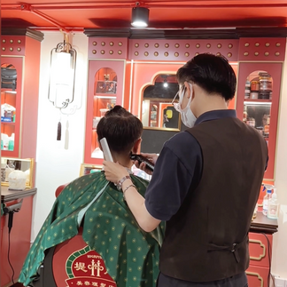 barber, barbershop, tiệm tóc nam, cắt tóc nam, tiệm hớt tóc, hớt tóc nam, tóc nam đẹp, tiệm cắt tóc quận 3, tiệm tóc quận 10, tiệm tóc quận 5, tóc nam lịch sự, tóc nam cổ điển, tóc nam đi tiệt, cắt tóc nam ở đâu, tạo kiểu tóc, sấy tóc, cắt tóc, tóc nam sành điệu, tóc đẹp quận 3, nhuộm tóc nam, uốn tóc, ép side, sidepart, longtrim, buzzcut, tóc chải, pomade, undercut, pompadour, gentleman,