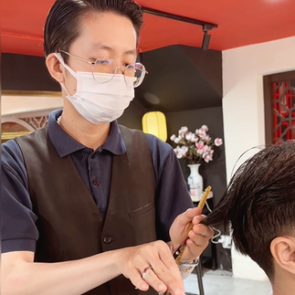 barber, barbershop, tiệm tóc nam, cắt tóc nam, tiệm hớt tóc, hớt tóc nam, tóc nam đẹp, tiệm cắt tóc quận 3, tiệm tóc quận 10, tiệm tóc quận 5, tóc nam lịch sự, tóc nam cổ điển, tóc nam đi tiệt, cắt tóc nam ở đâu, tạo kiểu tóc, sấy tóc, cắt tóc, tóc nam sành điệu, tóc đẹp quận 3, nhuộm tóc nam, uốn tóc, ép side, sidepart, longtrim, buzzcut, tóc chải, pomade, undercut, pompadour, gentleman,
