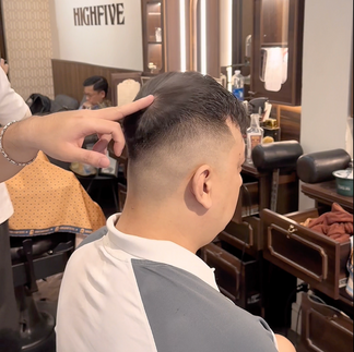 bespoke barbering, bespokecoloring, bespoke home service, cắt tóc tận nơi, cắt tóc tận nhà, barber home service, cạo râu khăn nóng, barber, barbershop, tiệm tóc nam, cắt tóc nam, tiệm hớt tóc, hớt tóc nam, tóc nam đẹp, tiệm cắt tóc quận 3, tiệm tóc quận 10, tiệm tóc quận 5, tóc nam lịch sự, tóc nam cổ điển, cắt tóc, nhuộm tóc nam, uốn tóc, ép side