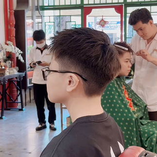 bespoke barbering, bespokecoloring, bespoke home service, cắt tóc tận nơi, cắt tóc tận nhà, barber home service, cạo râu khăn nóng, barber, barbershop, tiệm tóc nam, cắt tóc nam, tiệm hớt tóc, hớt tóc nam, tóc nam đẹp, tiệm cắt tóc quận 3, tiệm tóc quận 10, tiệm tóc quận 5, tóc nam lịch sự, tóc nam cổ điển, cắt tóc, nhuộm tóc nam, uốn tóc, ép side