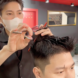 bespoke barbering, bespokecoloring, bespoke home service, cắt tóc tận nơi, cắt tóc tận nhà, barber home service, cạo râu khăn nóng, barber, barbershop, tiệm tóc nam, cắt tóc nam, tiệm hớt tóc, hớt tóc nam, tóc nam đẹp, tiệm cắt tóc quận 3, tiệm tóc quận 10, tiệm tóc quận 5, tóc nam lịch sự, tóc nam cổ điển, cắt tóc, nhuộm tóc nam, uốn tóc, ép side