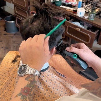 bespoke barbering, bespokecoloring, bespoke home service, cắt tóc tận nơi, cắt tóc tận nhà, barber home service, cạo râu khăn nóng, barber, barbershop, tiệm tóc nam, cắt tóc nam, tiệm hớt tóc, hớt tóc nam, tóc nam đẹp, tiệm cắt tóc quận 3, tiệm tóc quận 10, tiệm tóc quận 5, tóc nam lịch sự, tóc nam cổ điển, cắt tóc, nhuộm tóc nam, uốn tóc, ép side