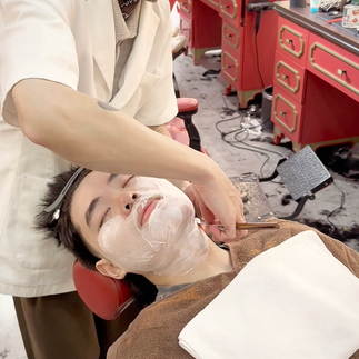 bespoke barbering, bespokecoloring, bespoke home service, cắt tóc tận nơi, cắt tóc tận nhà, barber home service, cạo râu khăn nóng, barber, barbershop, tiệm tóc nam, cắt tóc nam, tiệm hớt tóc, hớt tóc nam, tóc nam đẹp, tiệm cắt tóc quận 3, tiệm tóc quận 10, tiệm tóc quận 5, tóc nam lịch sự, tóc nam cổ điển, cắt tóc, nhuộm tóc nam, uốn tóc, ép side