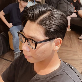 barber, barbershop, tiệm tóc nam, cắt tóc nam, tiệm hớt tóc, hớt tóc nam, tóc nam đẹp, tiệm cắt tóc quận 3, tiệm tóc quận 10, tiệm tóc quận 5, tóc nam lịch sự, tóc nam cổ điển, tóc nam đi tiệt, cắt tóc nam ở đâu, tạo kiểu tóc, sấy tóc, cắt tóc, tóc nam sành điệu, tóc đẹp quận 3, nhuộm tóc nam, uốn tóc, ép side, sidepart, longtrim, buzzcut, tóc chải, pomade, undercut, pompadour, gentleman,