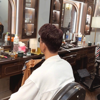cạo râu khăn nóng, barber, barbershop, tiệm tóc nam, cắt tóc nam, tiệm hớt tóc, hớt tóc nam, tóc nam đẹp, tiệm cắt tóc quận 3, tiệm tóc quận 10, tiệm tóc quận 5, tóc nam lịch sự, tóc nam cổ điển, tạo kiểu tóc, sấy tóc, cắt tóc, tóc nam sành điệu, tóc đẹp quận 3, nhuộm tóc nam, uốn tóc, ép side, sidepart, buzzcut, tóc chải, pomade, undercut, pompadour,