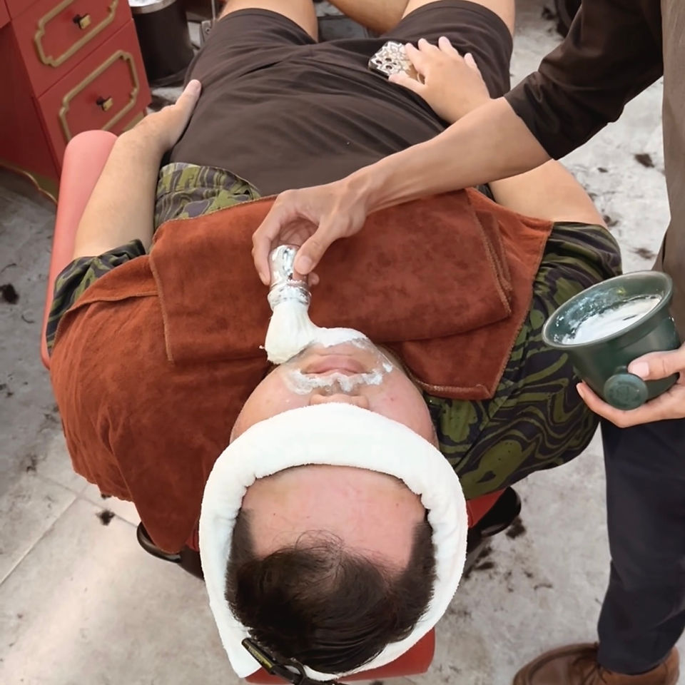 cạo râu khăn nóng, barber, barbershop, tiệm tóc nam, cắt tóc nam, tiệm hớt tóc, hớt tóc nam, tóc nam đẹp, tiệm cắt tóc quận 3, tiệm tóc quận 10, tiệm tóc quận 5, tóc nam lịch sự, tóc nam cổ điển, tạo kiểu tóc, sấy tóc, cắt tóc, tóc nam sành điệu, tóc đẹp quận 3, nhuộm tóc nam, uốn tóc, ép side, sidepart, buzzcut, tóc chải, pomade, undercut, pompadour