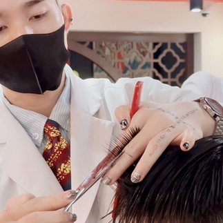 bespoke barbering, bespokecoloring, bespoke home service, cắt tóc tận nơi, cắt tóc tận nhà, barber home service, cạo râu khăn nóng, barber, barbershop, tiệm tóc nam, cắt tóc nam, tiệm hớt tóc, hớt tóc nam, tóc nam đẹp, tiệm cắt tóc quận 3, tiệm tóc quận 10, tiệm tóc quận 5, tóc nam lịch sự, tóc nam cổ điển, cắt tóc, nhuộm tóc nam, uốn tóc, ép side