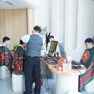 Highfive Barbershop, Tiệm hớt tóc Highfive, cá nhân hoá kiểu tóc, cắt tóc nam, tiệm tóc nam, tiệm cắt tóc quận 3, barber, hớt tóc nam, tiệm tóc quận 5, tiệm hớt tóc, tóc nam đẹp, tiệm tóc quận 10, cắt tóc, tóc nam cổ điển, tóc nam lịch sự, nhuộm tóc nam, uốn tóc nam, ép side, ép định hình, cạo râu khăn nóng, bespoke home service, bespoke coloring, barber home service, bespoke barbering, cắt tóc tận nơi, cắt tóc tận nhà