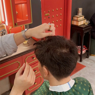 cạo râu khăn nóng, barber, barbershop, tiệm tóc nam, cắt tóc nam, tiệm hớt tóc, hớt tóc nam, tóc nam đẹp, tiệm cắt tóc quận 3, tiệm tóc quận 10, tiệm tóc quận 5, tóc nam lịch sự, tóc nam cổ điển, tạo kiểu tóc, sấy tóc, cắt tóc, tóc nam sành điệu, tóc đẹp quận 3, nhuộm tóc nam, uốn tóc, ép side, sidepart, buzzcut, tóc chải, pomade, undercut, pompadour,