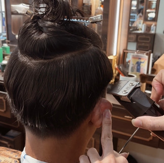 barber, barbershop, tiệm tóc nam, cắt tóc nam, tiệm hớt tóc, hớt tóc nam, tóc nam đẹp, tiệm cắt tóc quận 3, tiệm tóc quận 10, tiệm tóc quận 5, tóc nam lịch sự, tóc nam cổ điển, tóc nam đi tiệt, cắt tóc nam ở đâu, tạo kiểu tóc, sấy tóc, cắt tóc, tóc nam sành điệu, tóc đẹp quận 3, nhuộm tóc nam, uốn tóc, ép side, sidepart, longtrim, buzzcut, tóc chải, pomade, undercut, pompadour, gentleman,