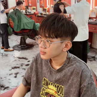 bespoke barbering, bespokecoloring, bespoke home service, cắt tóc tận nơi, cắt tóc tận nhà, barber home service, cạo râu khăn nóng, barber, barbershop, tiệm tóc nam, cắt tóc nam, tiệm hớt tóc, hớt tóc nam, tóc nam đẹp, tiệm cắt tóc quận 3, tiệm tóc quận 10, tiệm tóc quận 5, tóc nam lịch sự, tóc nam cổ điển, cắt tóc, nhuộm tóc nam, uốn tóc, ép side