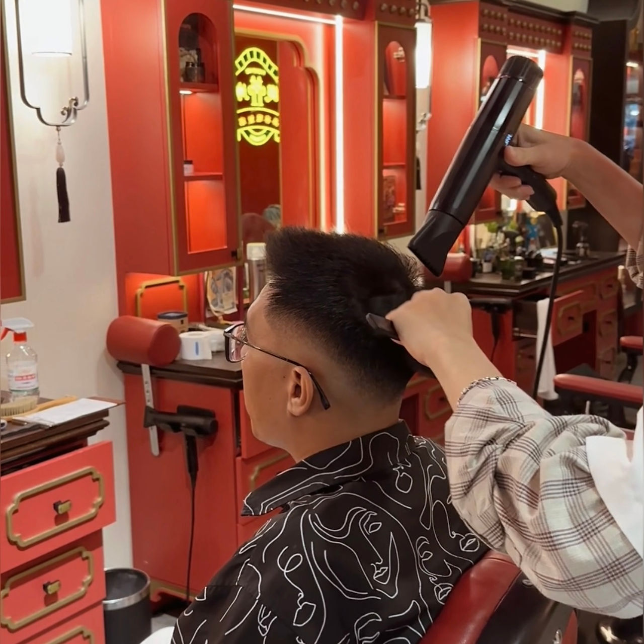 #barbershop #barber #haircut #fade #hairstyle #beard #beardtrim #mensfashion #grooming #style #instagood #instadaily #manly #classic #modern #vintage #hot #trending #fashionblogger #fashionista #lifestyle #hairstylist #hairdresser