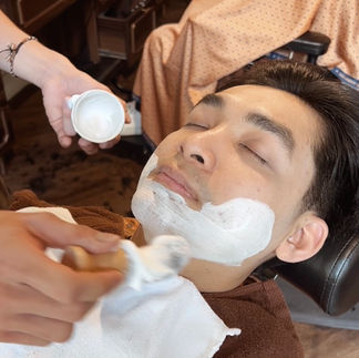 barber, barbershop, tiệm tóc nam, cắt tóc nam, tiệm hớt tóc, hớt tóc nam, tóc nam đẹp, tiệm cắt tóc quận 3, tiệm tóc quận 10, tiệm tóc quận 5, tóc nam lịch sự, tóc nam cổ điển, tóc nam đi tiệt, cắt tóc nam ở đâu, tạo kiểu tóc, sấy tóc, cắt tóc, tóc nam sành điệu, tóc đẹp quận 3, nhuộm tóc nam, uốn tóc, ép side, sidepart, longtrim, buzzcut, tóc chải, pomade, undercut, pompadour, gentleman