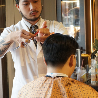bespoke barbering, bespokecoloring, bespoke home service, cắt tóc tận nơi, cắt tóc tận nhà, barber home service, cạo râu khăn nóng, barber, barbershop, tiệm tóc nam, cắt tóc nam, tiệm hớt tóc, hớt tóc nam, tóc nam đẹp, tiệm cắt tóc quận 3, tiệm tóc quận 10, tiệm tóc quận 5, tóc nam lịch sự, tóc nam cổ điển, cắt tóc, nhuộm tóc nam, uốn tóc, ép side