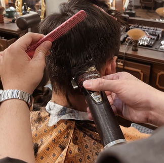 barber, barbershop, tiệm tóc nam, cắt tóc nam, tiệm hớt tóc, hớt tóc nam, tóc nam đẹp, tiệm cắt tóc quận 3, tiệm tóc quận 10, tiệm tóc quận 5, tóc nam lịch sự, tóc nam cổ điển, tóc nam đi tiệt, cắt tóc nam ở đâu, tạo kiểu tóc, sấy tóc, cắt tóc, tóc nam sành điệu, tóc đẹp quận 3, nhuộm tóc nam, uốn tóc, ép side, sidepart, longtrim, buzzcut, tóc chải, pomade, undercut, pompadour, gentleman,