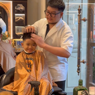 cạo râu khăn nóng, barber, barbershop, tiệm tóc nam, cắt tóc nam, tiệm hớt tóc, hớt tóc nam, tóc nam đẹp, tiệm cắt tóc quận 3, tiệm tóc quận 10, tiệm tóc quận 5, tóc nam lịch sự, tóc nam cổ điển, tạo kiểu tóc, sấy tóc, cắt tóc, tóc nam sành điệu, tóc đẹp quận 3, nhuộm tóc nam, uốn tóc, ép side, sidepart, buzzcut, tóc chải, pomade, undercut, pompadour