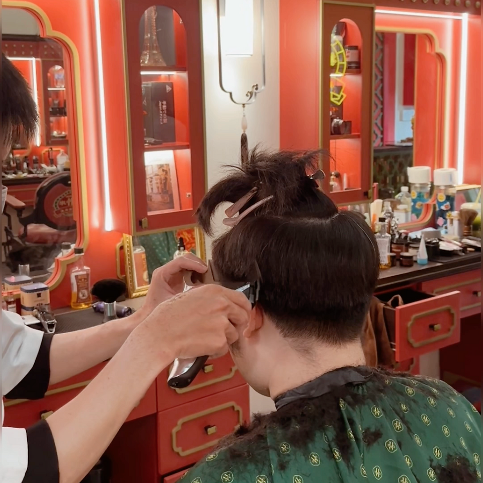 bespoke barbering, bespokecoloring, bespoke home service, barber home service, cạo râu khăn nóng, barber, barbershop, tiệm tóc nam, cắt tóc nam, tiệm hớt tóc, hớt tóc nam, tóc nam đẹp, tiệm cắt tóc quận 3, tiệm tóc quận 10, tiệm tóc quận 5, tóc nam lịch sự, tóc nam cổ điển, tạo kiểu tóc, sấy tóc, cắt tóc, tóc nam sành điệu, tóc đẹp quận 3, nhuộm tóc nam, uốn tóc, ép side