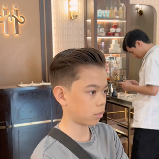 bespoke barbering, bespokecoloring, bespoke home service, cắt tóc tận nơi, cắt tóc tận nhà, barber home service, cạo râu khăn nóng, barber, barbershop, tiệm tóc nam, cắt tóc nam, tiệm hớt tóc, hớt tóc nam, tóc nam đẹp, tiệm cắt tóc quận 3, tiệm tóc quận 10, tiệm tóc quận 5, tóc nam lịch sự, tóc nam cổ điển, cắt tóc, nhuộm tóc nam, uốn tóc, ép side