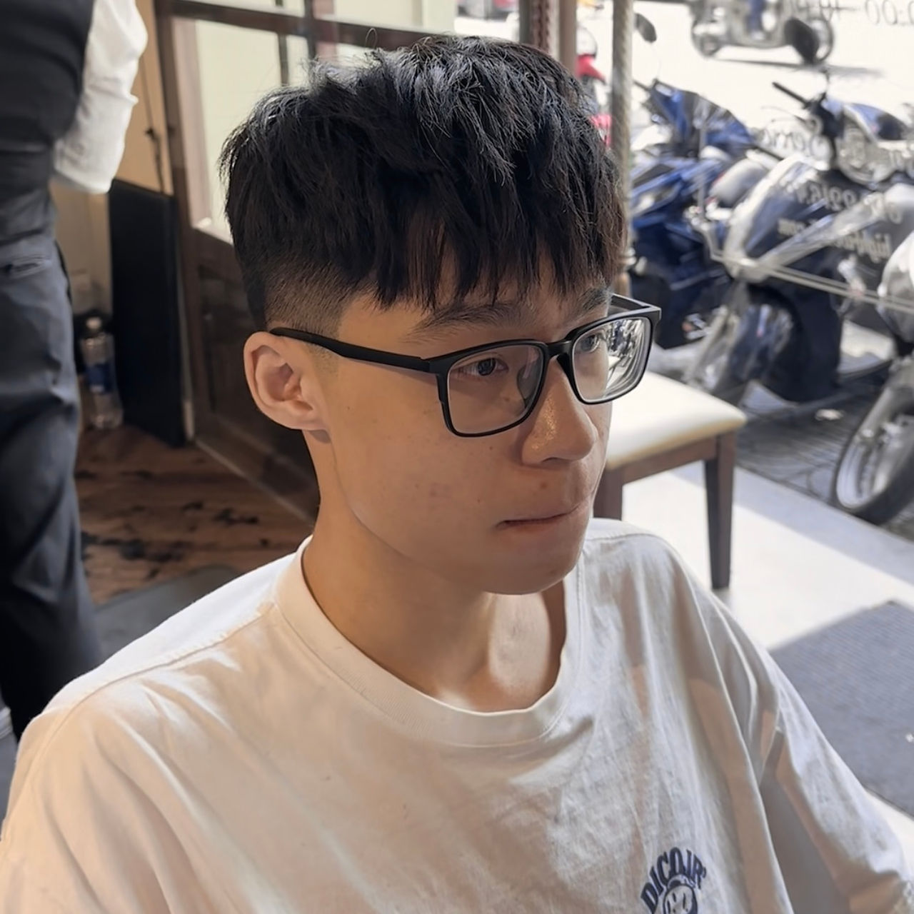  barber, barbershop, tiệm tóc nam, cắt tóc nam, tiệm hớt tóc, hớt tóc nam, tóc nam đẹp, tiệm cắt tóc quận 3, tiệm tóc quận 10, tiệm tóc quận 5, tóc nam lịch sự, tóc nam cổ điển, tóc nam đi tiệt, cắt tóc nam ở đâu, tạo kiểu tóc, sấy tóc, cắt tóc, tóc nam sành điệu, tóc đẹp quận 3, nhuộm tóc nam, uốn tóc, ép side, sidepart, longtrim, buzzcut, tóc chải, pomade, undercut, pompadour, gentleman, 