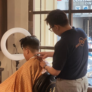 barber, barbershop, tiệm tóc nam, cắt tóc nam, tiệm hớt tóc, hớt tóc nam, tóc nam đẹp, tiệm cắt tóc quận 3, tiệm tóc quận 10, tiệm tóc quận 5, tóc nam lịch sự, tóc nam cổ điển, tóc nam đi tiệt, cắt tóc nam ở đâu, tạo kiểu tóc, sấy tóc, cắt tóc, tóc nam sành điệu, tóc đẹp quận 3, nhuộm tóc nam, uốn tóc, ép side, sidepart, longtrim, buzzcut, tóc chải, pomade, undercut, pompadour, gentleman,