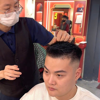 barber, barbershop, tiệm tóc nam, cắt tóc nam, tiệm hớt tóc, hớt tóc nam, tóc nam đẹp, tiệm cắt tóc quận 3, tiệm tóc quận 10, tiệm tóc quận 5, tóc nam lịch sự, tóc nam cổ điển, tóc nam đi tiệt, cắt tóc nam ở đâu, tạo kiểu tóc, sấy tóc, cắt tóc, tóc nam sành điệu, tóc đẹp quận 3, nhuộm tóc nam, uốn tóc, ép side, sidepart, longtrim, buzzcut, tóc chải, pomade, undercut, pompadour, gentleman
