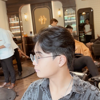 cạo râu khăn nóng, barber, barbershop, tiệm tóc nam, cắt tóc nam, tiệm hớt tóc, hớt tóc nam, tóc nam đẹp, tiệm cắt tóc quận 3, tiệm tóc quận 10, tiệm tóc quận 5, tóc nam lịch sự, tóc nam cổ điển, tạo kiểu tóc, sấy tóc, cắt tóc, tóc nam sành điệu, tóc đẹp quận 3, nhuộm tóc nam, uốn tóc, ép side, sidepart, buzzcut, tóc chải, pomade, undercut, pompadour,