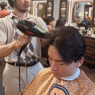 barber, barbershop, tiệm tóc nam, cắt tóc nam, tiệm hớt tóc, hớt tóc nam, tóc nam đẹp, tiệm cắt tóc quận 3, tiệm tóc quận 10, tiệm tóc quận 5, tóc nam lịch sự, tóc nam cổ điển, tóc nam đi tiệt, cắt tóc nam ở đâu, tạo kiểu tóc, sấy tóc, cắt tóc, tóc nam sành điệu, tóc đẹp quận 3, nhuộm tóc nam, uốn tóc, ép side, sidepart, longtrim, buzzcut, tóc chải, pomade, undercut, pompadour, gentleman