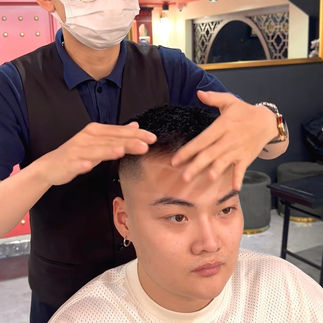 barber, barbershop, tiệm tóc nam, cắt tóc nam, tiệm hớt tóc, hớt tóc nam, tóc nam đẹp, tiệm cắt tóc quận 3, tiệm tóc quận 10, tiệm tóc quận 5, tóc nam lịch sự, tóc nam cổ điển, tóc nam đi tiệt, cắt tóc nam ở đâu, tạo kiểu tóc, sấy tóc, cắt tóc, tóc nam sành điệu, tóc đẹp quận 3, nhuộm tóc nam, uốn tóc, ép side, sidepart, longtrim, buzzcut, tóc chải, pomade, undercut, pompadour, gentleman