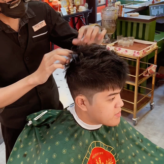 cạo râu khăn nóng, barber, barbershop, tiệm tóc nam, cắt tóc nam, tiệm hớt tóc, hớt tóc nam, tóc nam đẹp, tiệm cắt tóc quận 3, tiệm tóc quận 10, tiệm tóc quận 5, tóc nam lịch sự, tóc nam cổ điển, tạo kiểu tóc, sấy tóc, cắt tóc, tóc nam sành điệu, tóc đẹp quận 3, nhuộm tóc nam, uốn tóc, ép side, sidepart, buzzcut, tóc chải, pomade, undercut, pompadour,