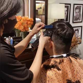 barber, barbershop, tiệm tóc nam, cắt tóc nam, tiệm hớt tóc, hớt tóc nam, tóc nam đẹp, tiệm cắt tóc quận 3, tiệm tóc quận 10, tiệm tóc quận 5, tóc nam lịch sự, tóc nam cổ điển, tóc nam đi tiệt, cắt tóc nam ở đâu, tạo kiểu tóc, sấy tóc, cắt tóc, tóc nam sành điệu, tóc đẹp quận 3, nhuộm tóc nam, uốn tóc, ép side, sidepart, longtrim, buzzcut, tóc chải, pomade, undercut, pompadour, gentleman