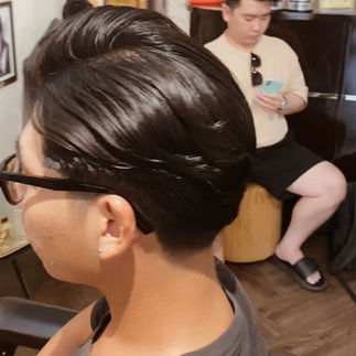 barber, barbershop, tiệm tóc nam, cắt tóc nam, tiệm hớt tóc, hớt tóc nam, tóc nam đẹp, tiệm cắt tóc quận 3, tiệm tóc quận 10, tiệm tóc quận 5, tóc nam lịch sự, tóc nam cổ điển, tóc nam đi tiệt, cắt tóc nam ở đâu, tạo kiểu tóc, sấy tóc, cắt tóc, tóc nam sành điệu, tóc đẹp quận 3, nhuộm tóc nam, uốn tóc, ép side, sidepart, longtrim, buzzcut, tóc chải, pomade, undercut, pompadour, gentleman,
