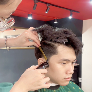 bespoke barbering, bespokecoloring, bespoke home service, cắt tóc tận nơi, cắt tóc tận nhà, barber home service, cạo râu khăn nóng, barber, barbershop, tiệm tóc nam, cắt tóc nam, tiệm hớt tóc, hớt tóc nam, tóc nam đẹp, tiệm cắt tóc quận 3, tiệm tóc quận 10, tiệm tóc quận 5, tóc nam lịch sự, tóc nam cổ điển, cắt tóc, nhuộm tóc nam, uốn tóc, ép side