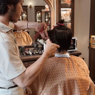 barber, barbershop, tiệm tóc nam, cắt tóc nam, tiệm hớt tóc, hớt tóc nam, tóc nam đẹp, tiệm cắt tóc quận 3, tiệm tóc quận 10, tiệm tóc quận 5, tóc nam lịch sự, tóc nam cổ điển, tóc nam đi tiệt, cắt tóc nam ở đâu, tạo kiểu tóc, sấy tóc, cắt tóc, tóc nam sành điệu, tóc đẹp quận 3, nhuộm tóc nam, uốn tóc, ép side, sidepart, longtrim, buzzcut, tóc chải, pomade, undercut, pompadour, gentleman