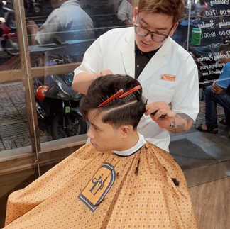 cạo râu khăn nóng, barber, barbershop, tiệm tóc nam, cắt tóc nam, tiệm hớt tóc, hớt tóc nam, tóc nam đẹp, tiệm cắt tóc quận 3, tiệm tóc quận 10, tiệm tóc quận 5, tóc nam lịch sự, tóc nam cổ điển, tạo kiểu tóc, sấy tóc, cắt tóc, tóc nam sành điệu, tóc đẹp quận 3, nhuộm tóc nam, uốn tóc, ép side, sidepart, buzzcut, tóc chải, pomade, undercut, pompadour