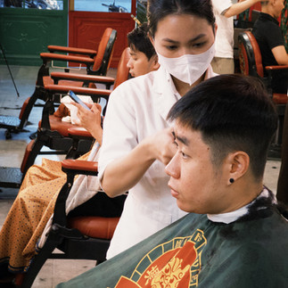 classic haircut tóc nam cổ điển barbershop barber bespoke barbering side part ivy league crew cut pompadour executive contour slick back taper haircut kiểu tóc doanh nhân kiểu tóc lịch lãm cắt tóc nam đẹp barber tphcm tiệm cắt tóc nam cắt tóc tận nơi grooming old money hairstyle