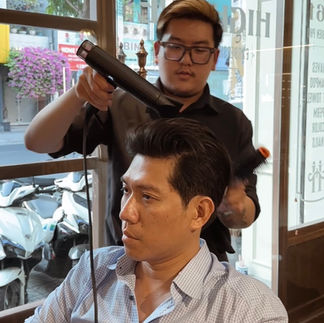 barber, barbershop, tiệm tóc nam, cắt tóc nam, tiệm hớt tóc, hớt tóc nam, tóc nam đẹp, tiệm cắt tóc quận 3, tiệm tóc quận 10, tiệm tóc quận 5, tóc nam lịch sự, tóc nam cổ điển, tóc nam đi tiệt, cắt tóc nam ở đâu, tạo kiểu tóc, sấy tóc, cắt tóc, tóc nam sành điệu, tóc đẹp quận 3, nhuộm tóc nam, uốn tóc, ép side, sidepart, longtrim, buzzcut, tóc chải, pomade, undercut, pompadour, gentleman,