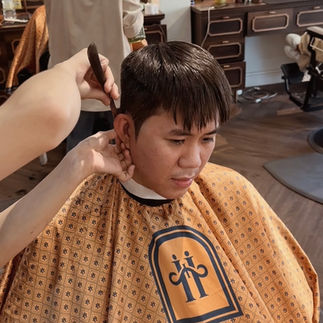 barber, barbershop, tiệm tóc nam, cắt tóc nam, tiệm hớt tóc, hớt tóc nam, tóc nam đẹp, tiệm cắt tóc quận 3, tiệm tóc quận 10, tiệm tóc quận 5, tóc nam lịch sự, tóc nam cổ điển, tóc nam đi tiệt, cắt tóc nam ở đâu, tạo kiểu tóc, sấy tóc, cắt tóc, tóc nam sành điệu, tóc đẹp quận 3, nhuộm tóc nam, uốn tóc, ép side, sidepart, longtrim, buzzcut, tóc chải, pomade, undercut, pompadour, gentleman,