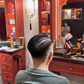 cạo râu khăn nóng, barber, barbershop, tiệm tóc nam, cắt tóc nam, tiệm hớt tóc, hớt tóc nam, tóc nam đẹp, tiệm cắt tóc quận 3, tiệm tóc quận 10, tiệm tóc quận 5, tóc nam lịch sự, tóc nam cổ điển, tạo kiểu tóc, sấy tóc, cắt tóc, tóc nam sành điệu, tóc đẹp quận 3, nhuộm tóc nam, uốn tóc, ép side, sidepart, buzzcut, tóc chải, pomade, undercut, pompadour,