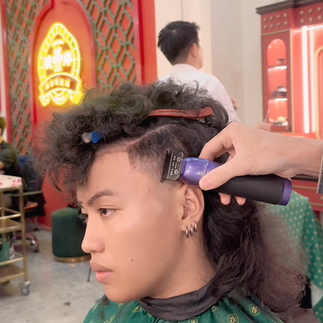 bespoke barbering, bespokecoloring, bespoke home service, cắt tóc tận nơi, cắt tóc tận nhà, barber home service, cạo râu khăn nóng, barber, barbershop, tiệm tóc nam, cắt tóc nam, tiệm hớt tóc, hớt tóc nam, tóc nam đẹp, tiệm cắt tóc quận 3, tiệm tóc quận 10, tiệm tóc quận 5, tóc nam lịch sự, tóc nam cổ điển, cắt tóc, nhuộm tóc nam, uốn tóc, ép side