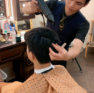 bespoke barbering, bespokecoloring, bespoke home service, cắt tóc tận nơi, cắt tóc tận nhà, barber home service, cạo râu khăn nóng, barber, barbershop, tiệm tóc nam, cắt tóc nam, tiệm hớt tóc, hớt tóc nam, tóc nam đẹp, tiệm cắt tóc quận 3, tiệm tóc quận 10, tiệm tóc quận 5, tóc nam lịch sự, tóc nam cổ điển, cắt tóc, nhuộm tóc nam, uốn tóc, ép side