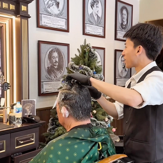 Tiệm hớt tóc Tân Bình cho dân văn phòng và trung niên, Highfive Barbershop, Tiệm hớt tóc Highfive, cá nhân hoá kiểu tóc, cắt tóc nam, tiệm tóc nam, tiệm cắt tóc quận 3, tiệm hớt tóc quận Tân Bình, tóc đẹp Tân Bình, barber, hớt tóc nam, tiệm tóc quận 5, tiệm hớt tóc, tóc nam đẹp, tiệm tóc quận Tân Bình, cắt tóc, tóc nam cổ điển, tóc nam lịch sự, nhuộm tóc nam, uốn tóc nam, ép side, ép định hình, cạo râu khăn nóng, bespoke home service, bespoke coloring, barber home service, bespoke barbering, cắt tóc tận nơi, cắt tóc tận nhà