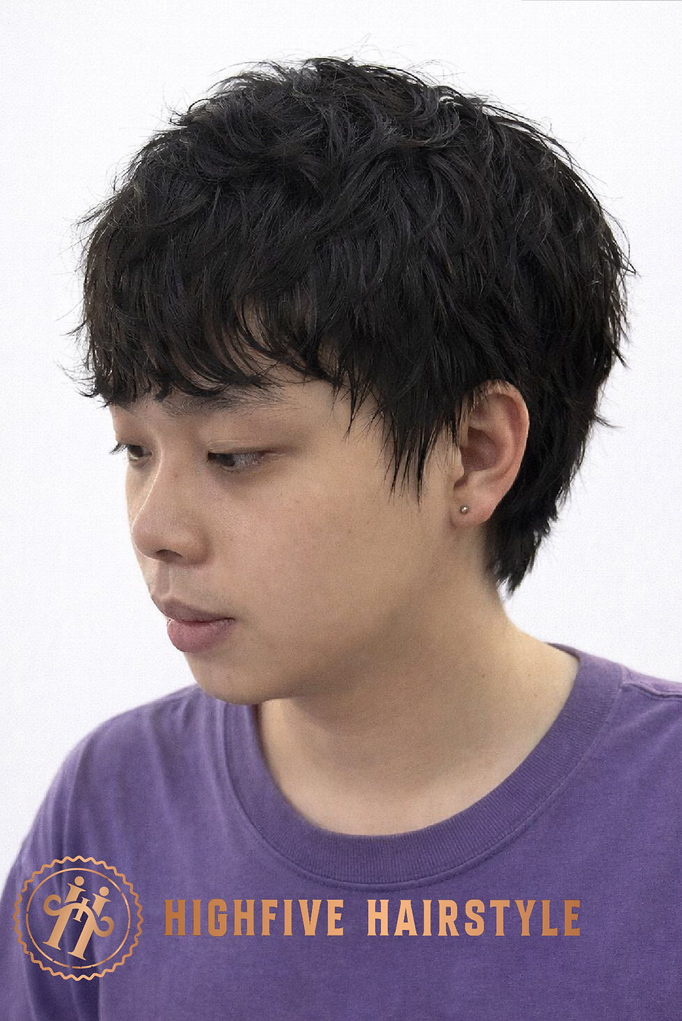 Japan Cut là kỹ thuật tạo hình tóc nam đương đại tập trung tối đa vào việc giải phóng trọng lượng tóc để tạo nên sự thanh thoát. Thay vì xây dựng những khối tóc dày đặc, cứng nhắc như các phong cách truyền thống, Japan Cut sử dụng các kỹ thuật tỉa chuyên sâu (như Point Cutting hay Slide Cutting) để "điêu khắc" nên những khoảng thở tinh tế giữa các lớp tóc.