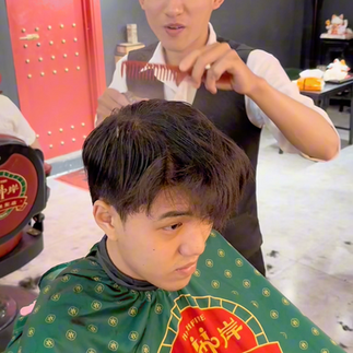 sidepart mái rũ, bespoke barbering, bespokecoloring, bespoke home service, cắt tóc tận nơi, cắt tóc tận nhà, barber home service, cạo râu khăn nóng, barber, barbershop, tiệm tóc nam, cắt tóc nam, tiệm hớt tóc, hớt tóc nam, tóc nam đẹp, tiệm cắt tóc quận 3, tiệm tóc quận 10, tiệm tóc quận 5, tóc nam lịch sự, tóc nam cổ điển, cắt tóc, nhuộm tóc nam, uốn tóc, ép side