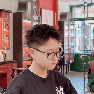bespoke barbering, bespokecoloring, bespoke home service, cắt tóc tận nơi, cắt tóc tận nhà, barber home service, cạo râu khăn nóng, barber, barbershop, tiệm tóc nam, cắt tóc nam, tiệm hớt tóc, hớt tóc nam, tóc nam đẹp, tiệm cắt tóc quận 3, tiệm tóc quận 10, tiệm tóc quận 5, tóc nam lịch sự, tóc nam cổ điển, cắt tóc, nhuộm tóc nam, uốn tóc, ép side