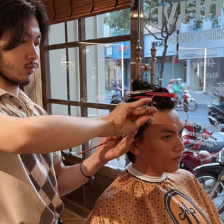 barber, barbershop, tiệm tóc nam, cắt tóc nam, tiệm hớt tóc, hớt tóc nam, tóc nam đẹp, tiệm cắt tóc quận 3, tiệm tóc quận 10, tiệm tóc quận 5, tóc nam lịch sự, tóc nam cổ điển, tóc nam đi tiệt, cắt tóc nam ở đâu, tạo kiểu tóc, sấy tóc, cắt tóc, tóc nam sành điệu, tóc đẹp quận 3, nhuộm tóc nam, uốn tóc, ép side, sidepart, longtrim, buzzcut, tóc chải, pomade, undercut, pompadour, gentleman