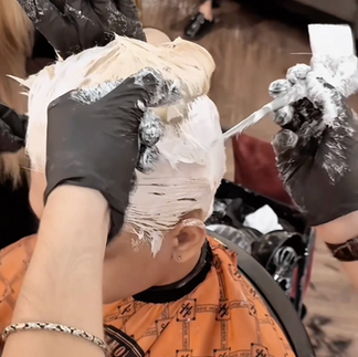 Nhuộm Tóc Màu Gì Chơi Tết? Bạch Kim 11.0 - Màu Tóc Nam Hot Nhất 2026