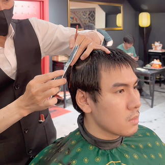 bespoke barbering, bespokecoloring, bespoke home service, cắt tóc tận nơi, cắt tóc tận nhà, barber home service, cạo râu khăn nóng, barber, barbershop, tiệm tóc nam, cắt tóc nam, tiệm hớt tóc, hớt tóc nam, tóc nam đẹp, tiệm cắt tóc quận 3, tiệm tóc quận 10, tiệm tóc quận 5, tóc nam lịch sự, tóc nam cổ điển, cắt tóc, nhuộm tóc nam, uốn tóc, ép side