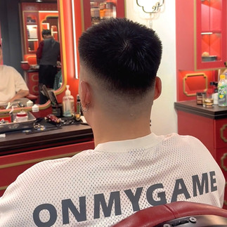 barber, barbershop, tiệm tóc nam, cắt tóc nam, tiệm hớt tóc, hớt tóc nam, tóc nam đẹp, tiệm cắt tóc quận 3, tiệm tóc quận 10, tiệm tóc quận 5, tóc nam lịch sự, tóc nam cổ điển, tóc nam đi tiệt, cắt tóc nam ở đâu, tạo kiểu tóc, sấy tóc, cắt tóc, tóc nam sành điệu, tóc đẹp quận 3, nhuộm tóc nam, uốn tóc, ép side, sidepart, longtrim, buzzcut, tóc chải, pomade, undercut, pompadour, gentleman