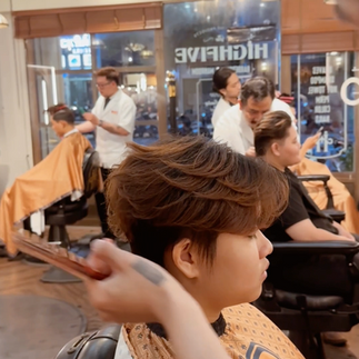 cạo râu khăn nóng, barber, barbershop, tiệm tóc nam, cắt tóc nam, tiệm hớt tóc, hớt tóc nam, tóc nam đẹp, tiệm cắt tóc quận 3, tiệm tóc quận 10, tiệm tóc quận 5, tóc nam lịch sự, tóc nam cổ điển, tạo kiểu tóc, sấy tóc, cắt tóc, tóc nam sành điệu, tóc đẹp quận 3, nhuộm tóc nam, uốn tóc, ép side, sidepart, buzzcut, tóc chải, pomade, undercut, pompadour,
